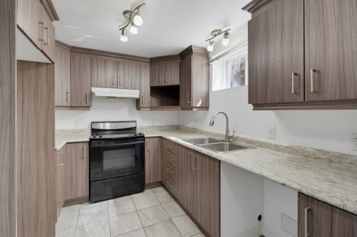 Cuisine - 2-315 Rue Sabourin, Thurso, QC - Indoor Photo Showing Kitchen With Double Sink