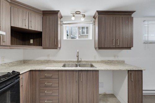 Cuisine - 2-315 Rue Sabourin, Thurso, QC - Indoor Photo Showing Kitchen With Double Sink