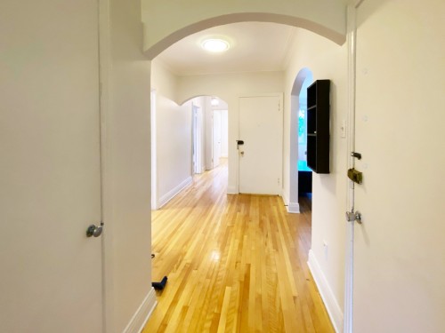 Mud Room - 5853 Rue Dolbeau, Montréal (Côte-Des-Neiges/Notre-Dame-De-Grâce), QC 