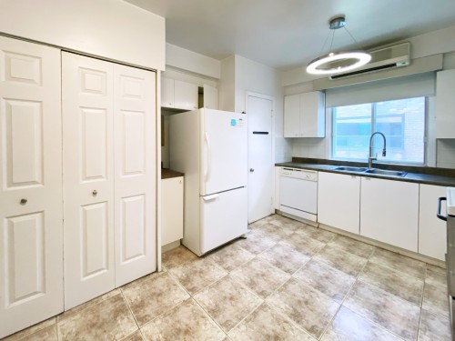 Kitchen - 5853 Rue Dolbeau, Montréal (Côte-Des-Neiges/Notre-Dame-De-Grâce), QC 