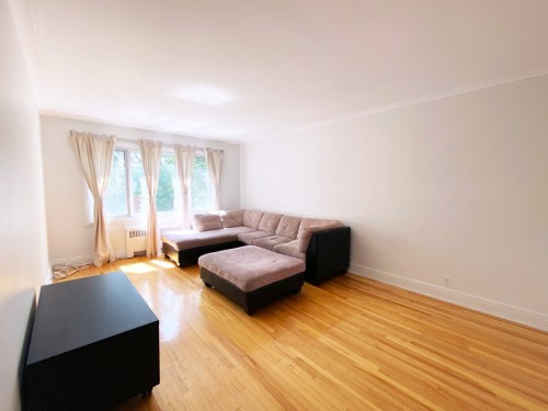 Living Room - 5853 Rue Dolbeau, Montréal (Côte-Des-Neiges/Notre-Dame-De-Grâce), QC 