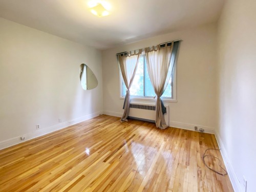 Master Bedroom - 5853 Rue Dolbeau, Montréal (Côte-Des-Neiges/Notre-Dame-De-Grâce), QC 