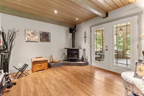 Salle familiale - 39 Rue Marsolais, Cantley, QC - Indoor With Fireplace