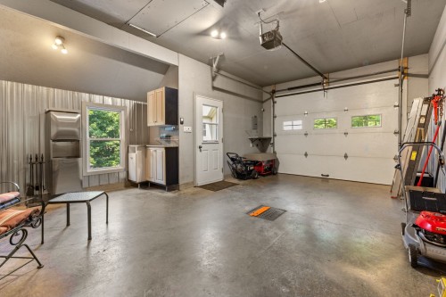 Garage - 39 Rue Marsolais, Cantley, QC - Indoor Photo Showing Garage