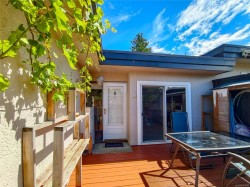 #8-3060 Harriet Rd Saanich, BC V9A 1T5