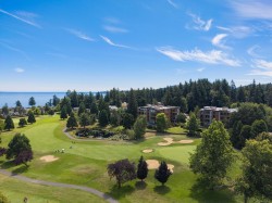 #304-5327 Cordova Bay Rd Saanich, BC V8Y 2L3