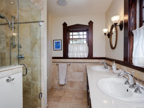 1043 St. Patrick St, Oak Bay, BC 