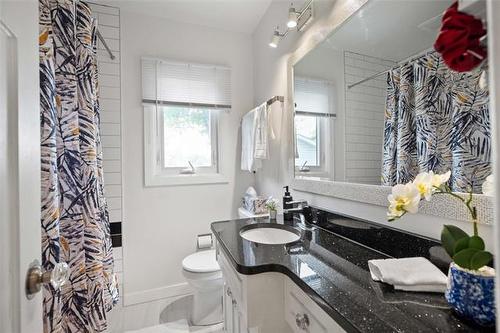 492 Ash St, Winnipeg, MB 