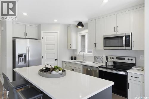 442 Leskiw Bend, Saskatoon, SK - Indoor Photo Showing Kitchen With Upgraded Kitchen