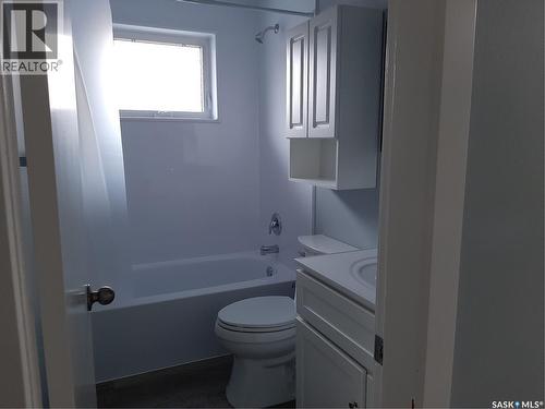 3307/3309 Dawson Crescent, Regina, SK - Indoor Photo Showing Bathroom