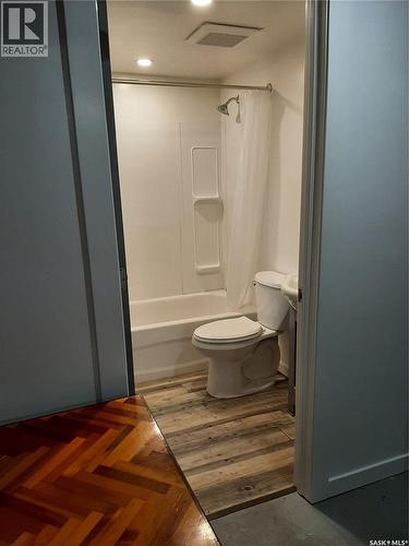 3307/3309 Dawson Crescent, Regina, SK - Indoor Photo Showing Bathroom