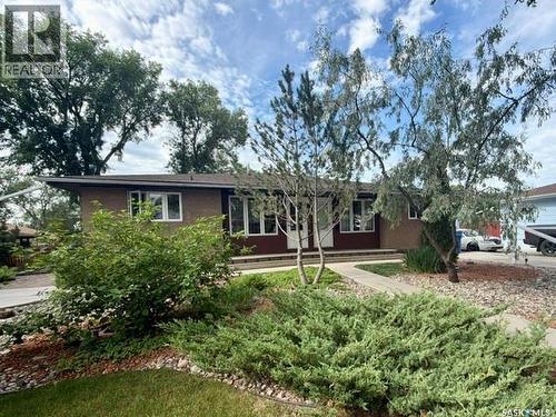3307/3309 Dawson Crescent, Regina, SK - Outdoor