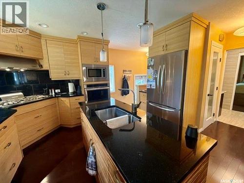 3307/3309 Dawson Crescent, Regina, SK - Indoor Photo Showing Kitchen With Double Sink With Upgraded Kitchen
