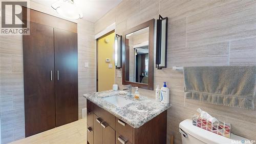 3307/3309 Dawson Crescent, Regina, SK - Indoor Photo Showing Bathroom