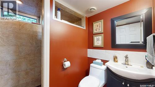 3307/3309 Dawson Crescent, Regina, SK - Indoor Photo Showing Bathroom
