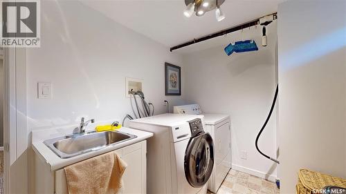 3307/3309 Dawson Crescent, Regina, SK - Indoor Photo Showing Laundry Room