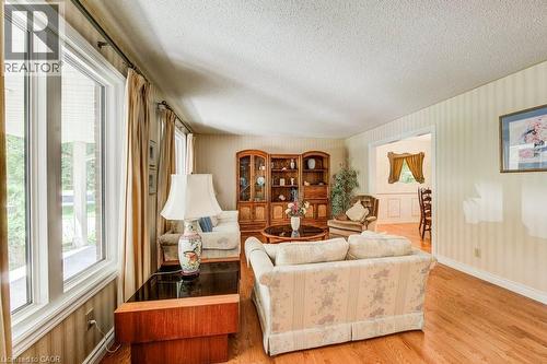 94 Mccarron Crescent, Waterloo, ON - Indoor Photo Showing Living Room