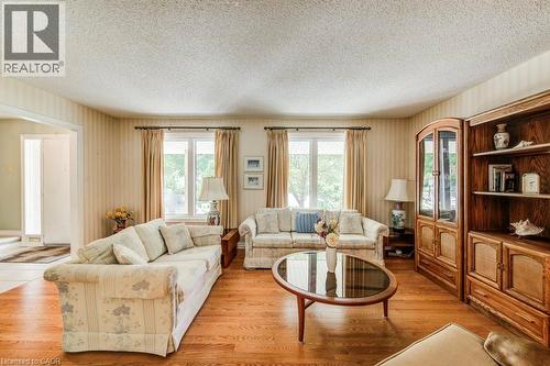 94 Mccarron Crescent, Waterloo, ON - Indoor Photo Showing Living Room