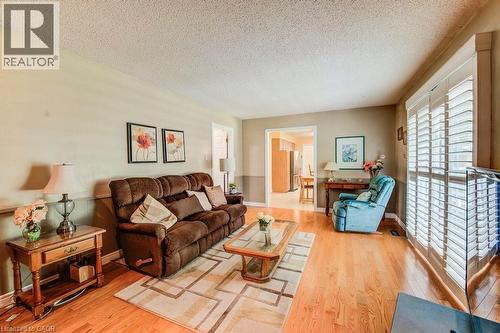 94 Mccarron Crescent, Waterloo, ON - Indoor Photo Showing Living Room