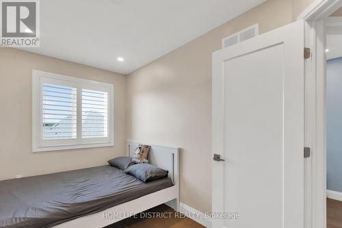 68 - 1169 Garner Road E, Hamilton, ON - Indoor Photo Showing Bedroom