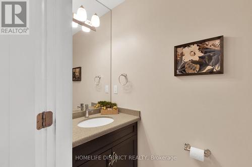 68 - 1169 Garner Road E, Hamilton, ON - Indoor Photo Showing Bathroom
