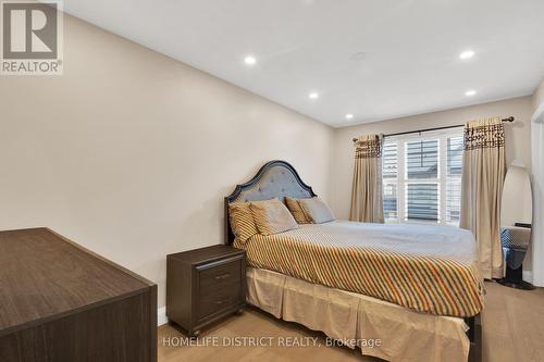 68 - 1169 Garner Road E, Hamilton, ON - Indoor Photo Showing Bedroom