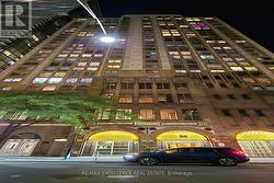809 - 25 GRENVILLE STREET Toronto, ON M4Y 2X5