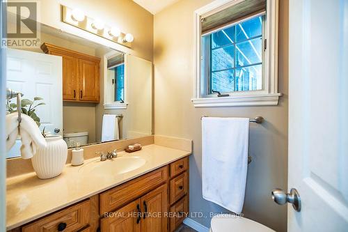 1238 Tapley 1/4 Line, Cavan Monaghan, ON - Indoor Photo Showing Bathroom