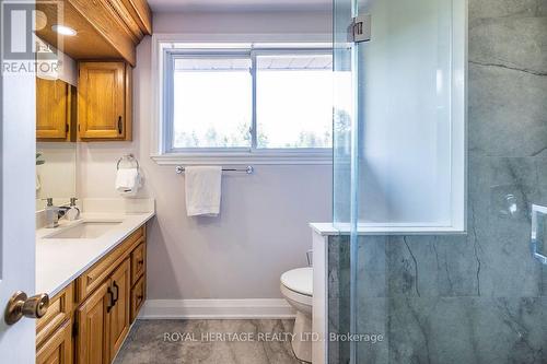 1238 Tapley 1/4 Line, Cavan Monaghan, ON - Indoor Photo Showing Bathroom
