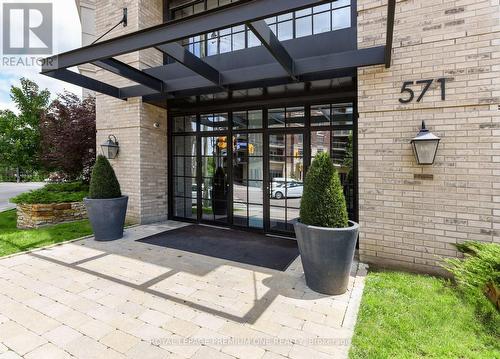 309 - 571 PRINCE EDWARD DRIVE N , Toronto, Ontario M8X 0A1 2