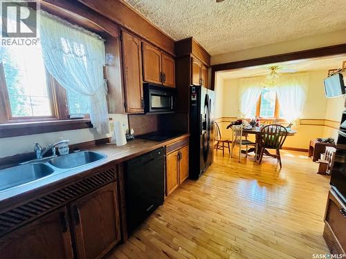 505 Macleod Avenue W, Melfort, SK - Indoor Photo Showing Kitchen With Double Sink