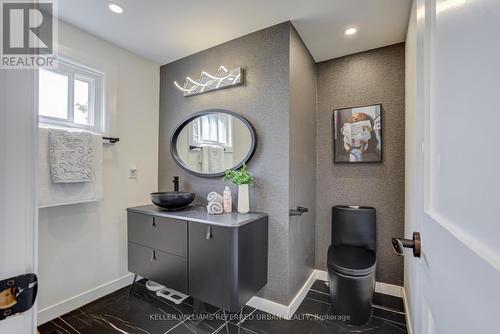 7 Cossar Drive, Aurora, ON 