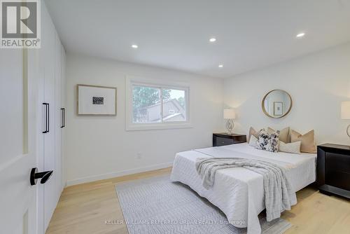 7 Cossar Drive, Aurora, ON 