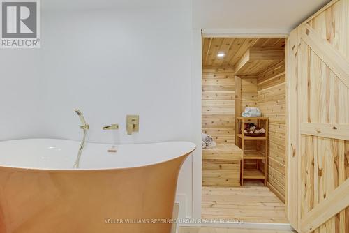 7 Cossar Drive, Aurora, ON 