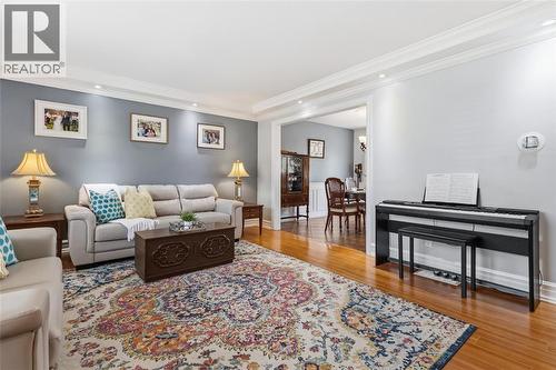 768 Grenfell Drive, London, ON - Indoor Photo Showing Living Room