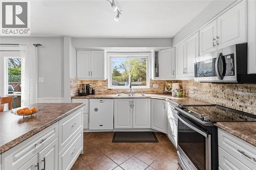 768 Grenfell Drive, London, ON - Indoor Photo Showing Kitchen With Double Sink