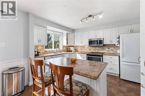 768 Grenfell Drive, London, ON - Indoor Photo Showing Kitchen With Upgraded Kitchen