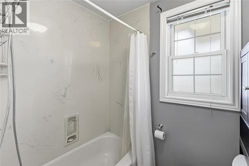 768 Grenfell Drive, London, ON - Indoor Photo Showing Bathroom