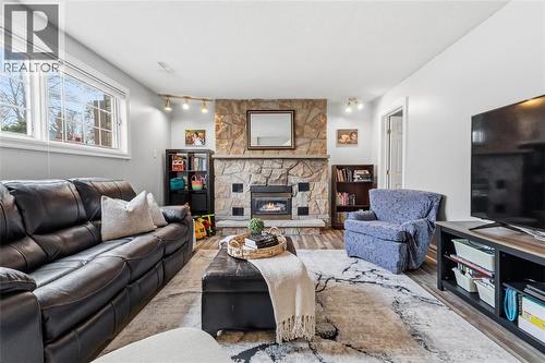 768 Grenfell Drive, London, ON - Indoor Photo Showing Living Room With Fireplace