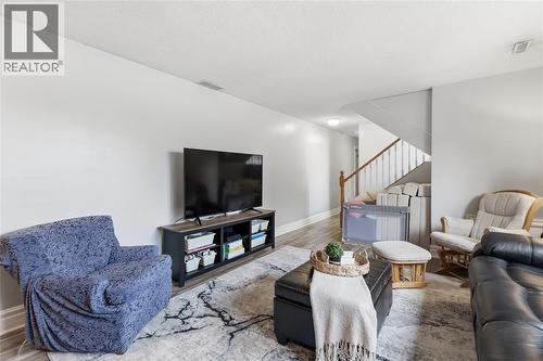 768 Grenfell Drive, London, ON - Indoor Photo Showing Living Room
