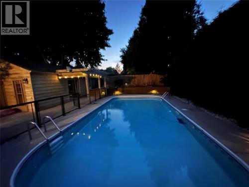 768 Grenfell Drive, London, ON - Outdoor With In Ground Pool