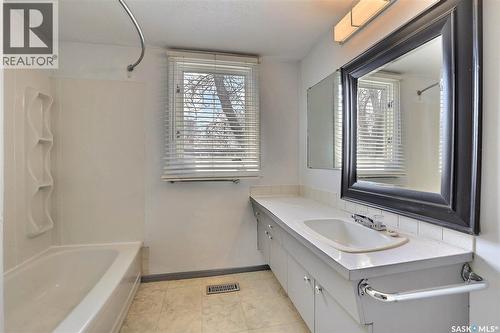 51 Spruceview Road, Regina, SK - Indoor Photo Showing Bathroom