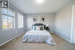 Light gray walls complemented by two large windows with blinds - 