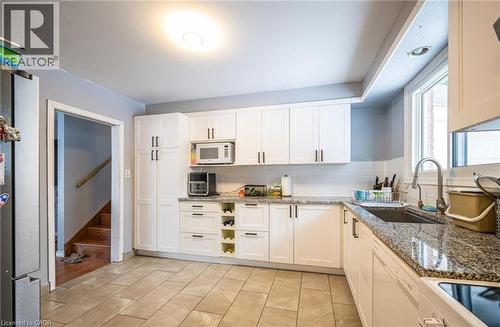 87 Lorraine Avenue Unit# Front, Kitchener, ON - Indoor Photo Showing Kitchen With Upgraded Kitchen
