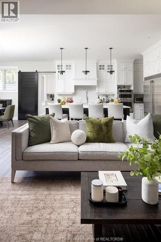6005 Silver Maple Road, Lasalle, ON - Indoor Photo Showing Living Room