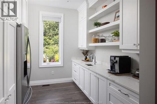 6005 Silver Maple Road, Lasalle, ON - Indoor Photo Showing Kitchen