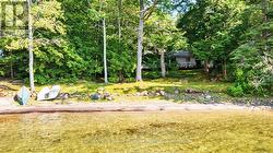 Ideal level lot with turnkey cottage! - 