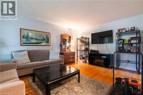 1315 Rosemary Crescent, Burlington, ON - Indoor Photo Showing Living Room
