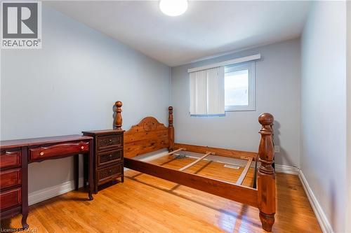 1315 Rosemary Crescent, Burlington, ON - Indoor Photo Showing Bedroom