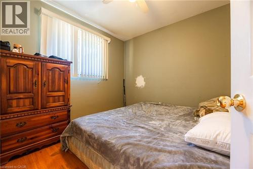 1315 Rosemary Crescent, Burlington, ON - Indoor Photo Showing Bedroom